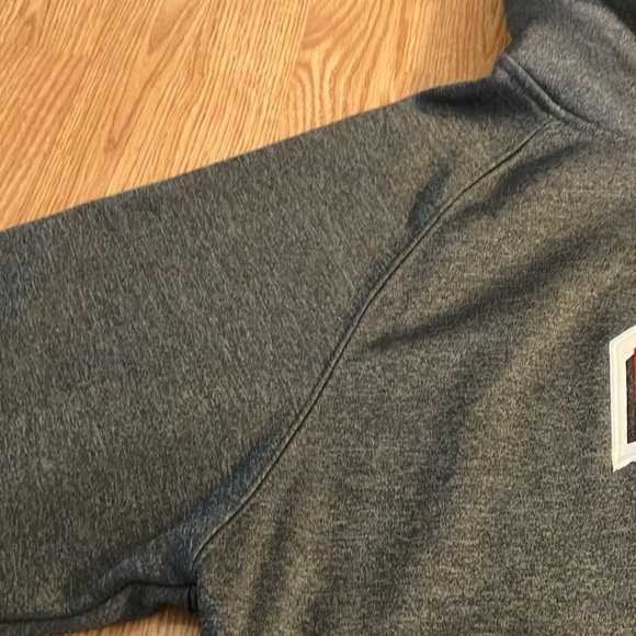 Wisconsin Badgers Colosseum Stadium Men’s L Arch & Logo Pullover Hoodie Gray - Picture 6 of 9